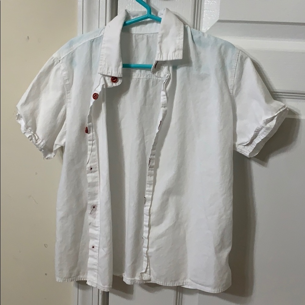 Boy’s white shirt